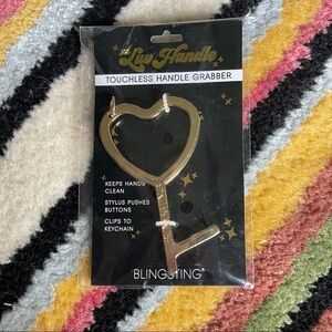 Touchless handle grabber